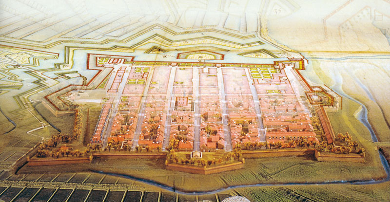 Maquette des fortifications de Brouage au XVIIe siècle, exposée à Brouage. (La Halle aux Vivres).