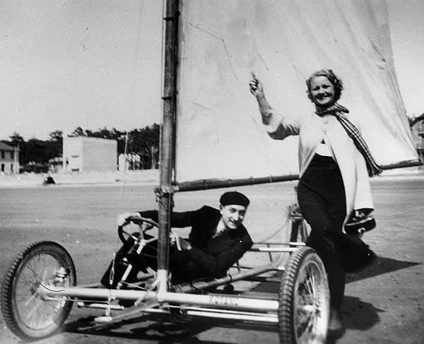 Miss Paris 1932 et son impresario / Visuel : D.R.