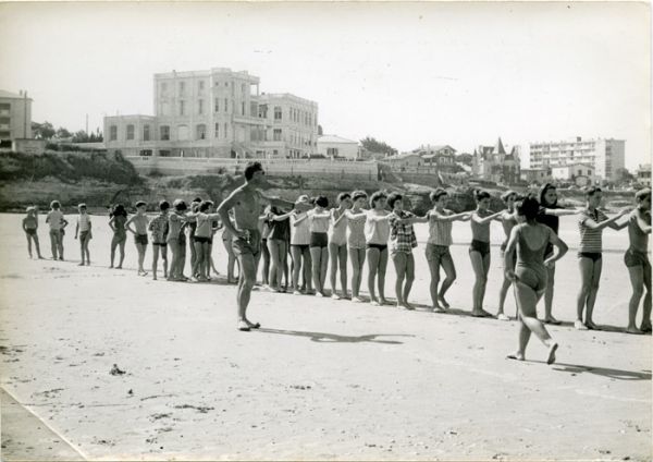 L'entraînement de gym au club de plage, années 60. / Visuel : D.R.