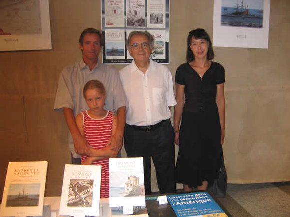 Bernard Pivot visite l'exposition de la CDA Lorsque les Gens d'ici découvraient l'Amérique. / Visuel : D.R.