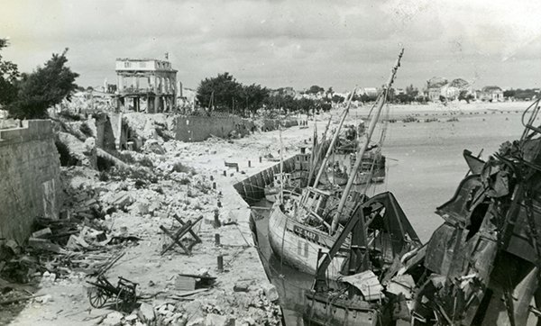 Le port de Royan bombardé. / Photo : Puiraveau