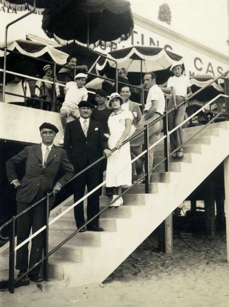 Royan Sporting Casino 1933 : Eloy, champion d'Espagne, Chiquito de Cambo, champion du monde, Blenner, champion du Mexique, Yvan Bernard, le béret sur l'œil derrière Chiquito. / Visuel : D.R.