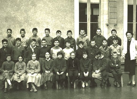 « C'était la classe de sixième de Mme Colle, en 1956/57 ». Au dernier rang, quatrième à partir de la gauche, Jean-Paul Jaud. / Visuel : D.R.