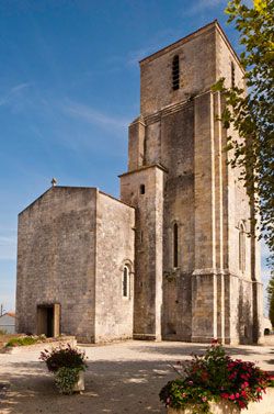L'église Saint-Pierre côté rue du Clouzit. / Photo : A. Mascaro