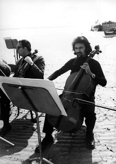 Concert sur la plage de Royan de l'Orchestre de Chambre de la radio et la télévision iraniennes, 1972. / Visuel : D.R.