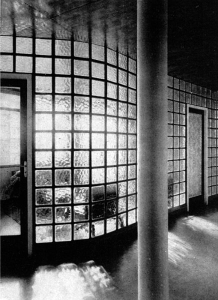 ”Cloisons de la salle d'attente en dalles de verre Nevada” / Visuel : D.R.