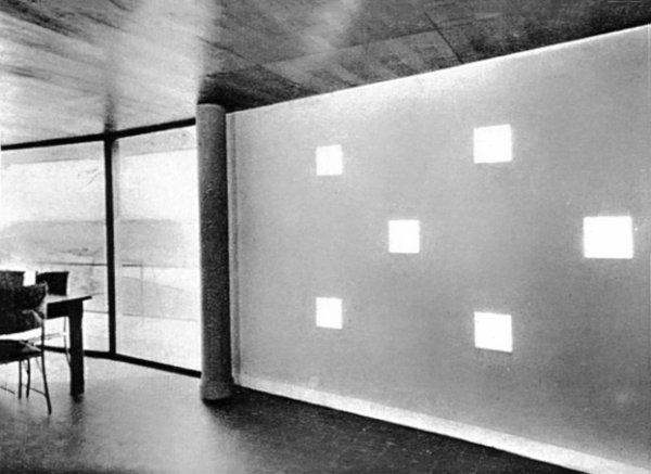 Claustras carrés, points de lumière dans le mur / Visuel : D.R.