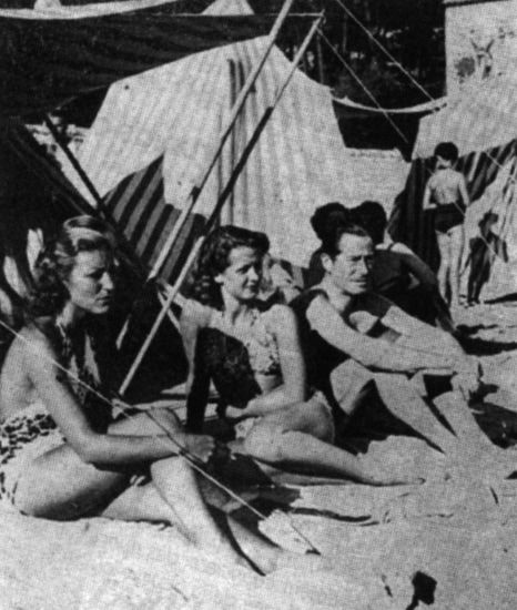 Danièle Darrieux sur la plage de Nauzan. / Visuel : D.R.