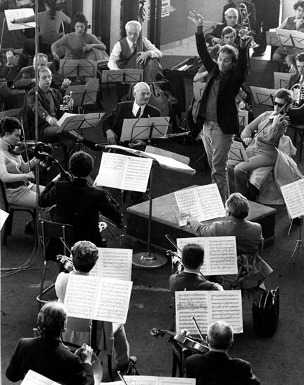 Dominic Gill, Financial Times - 22 avril 1971 : « Nommos Gamma - ORTF - Tabachnik » : « ...Puis ce fut de nouveau le genre de musique vers lequel Xenakis semble tendre actuellement : un grand vacarme musical, Nomos Gamma, secouant le Casino jusqu'au / Visuel : D.R.