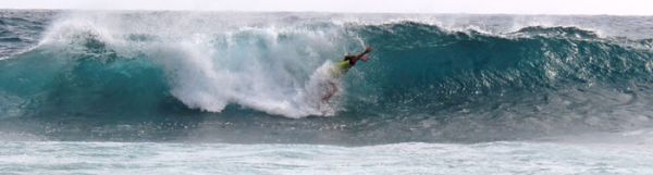 Drop-knee-Sandy-Beach-trials-2012 / Photo : True riders Production & Jean-François Desnoës