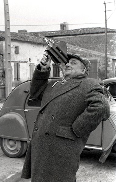 Edouard Bourdier et sa caméra / Studio Bourdier
