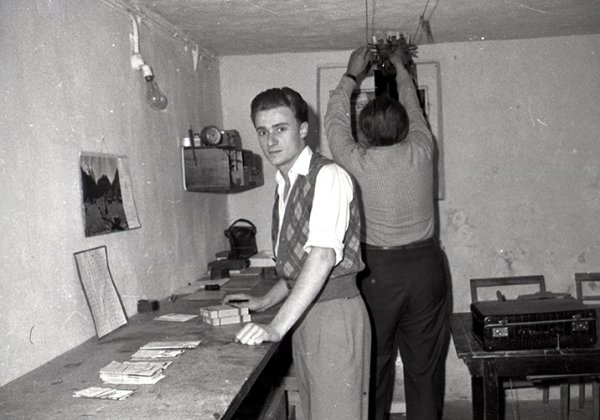 Pierre et son père, Edouard, au studio Bourdier de la villa Glaneuse / studio Bourdier