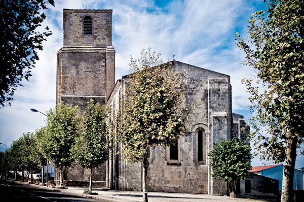 Église-St-Pierre-façade-arrière / Visuel : D.R.