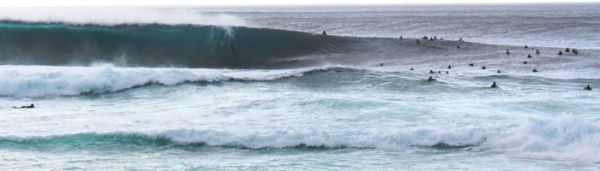 Ehukai-Beach-(Banzai-Pipeline)--Au-réveil / Photo : True riders Production & Jean-François Desnoës