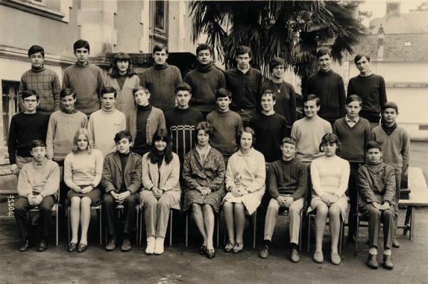 Elèves du lycée mixte de Royan (66-67). / Visuel : D.R.