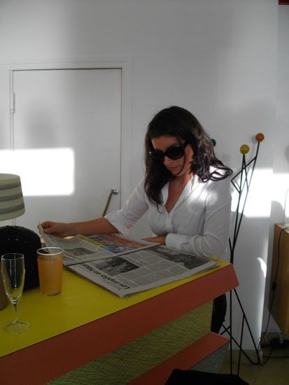 En plus, elles savent lire avec des lunettes noires ! Alexandra. / Photo : Pascal Langendorff