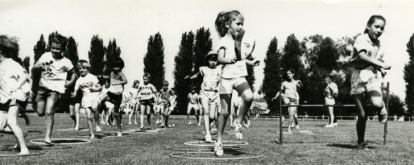 Enfants au stade d'honneur / Visuel : D.R.