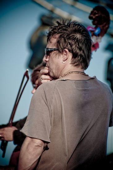 Eric Serra devant l'orchestre - Violon sur le Sable 2011 / Photo : Alain Mascaro