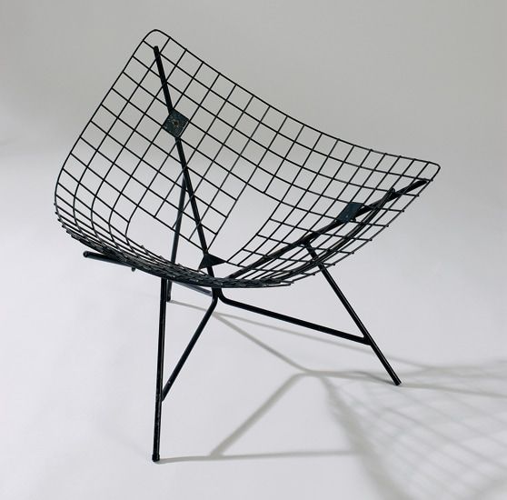 Fauteuil modèle « CM170 » à structure métallique laquée verte. 1954, Edition Thonet - Galerie Kréo. H : 74, l : 82, P : 75 (cm) / Visuel : D.R.