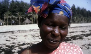 Femme sénégalaise à Nianing / Visuel : D.R.