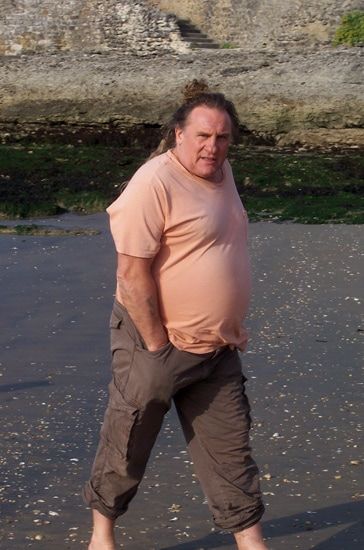 Fin de tournage pour Gérard Depardieu sur la plage de Nauzan. / Visuel : D.R.
