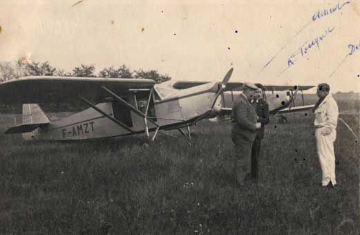 Fouquet, Auriol et Decrou devant l'avion Arsenal, 1951 / Visuel : D.R.