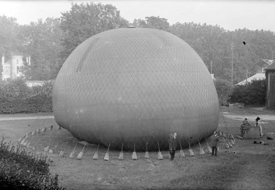 Gonflement de la montgolfière / Visuel : D.R.