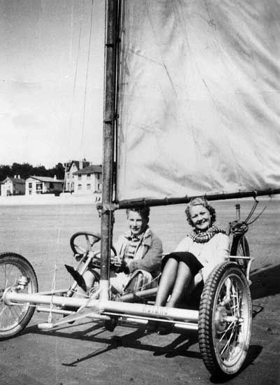 22 Avril 1935, Paul Bobrie et Miss Paris s'élancent pour un tour avec « Royano ». / Visuel : D.R.