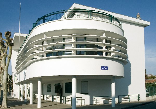 Cliquez pour afficher Immeuble des Ponts et Chaussées / photo A.M. Préaut