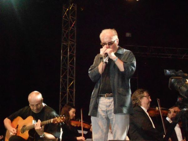 Jean-Jacques Milteau et le guitariste Manu Galvin. / Coll. Mab. Roy