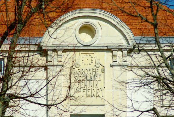 École Jules Ferry et Crèche・Guide architectural 1900 / cliché F. Chassebœuf