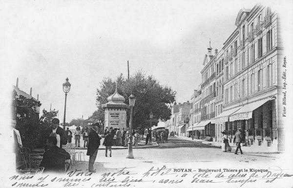 Kiosque et boulevard Thiers. / Coll. Didier Ellie