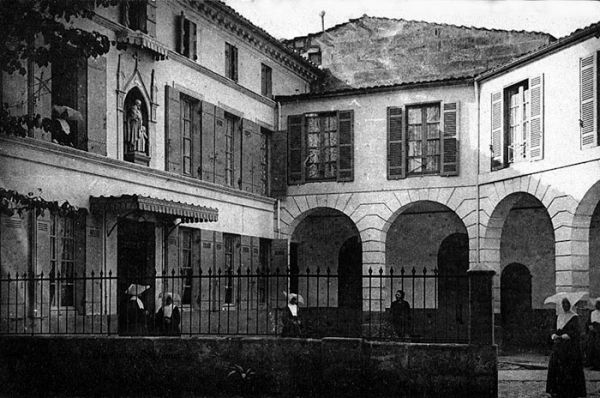 L'hôpital Marie-Amélie des sœurs de Saint-Vincent de Paul, devenu mixte, civil et militaire, pendant la guerre. / Coll. G. Moine