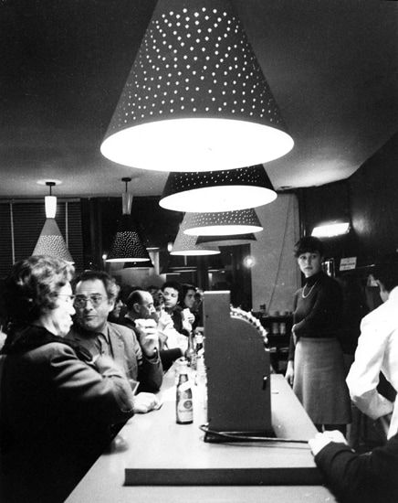 L'Orchestre de Chambre de la radio-télévision iranienne au bar du Grand Pavois, 1972. / Visuel : D.R.
