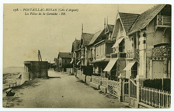 Carte postale : au bout du rail de l'allée de la Lanterne, un abri protégeait le projecteur. / Coll. Pierre Morel