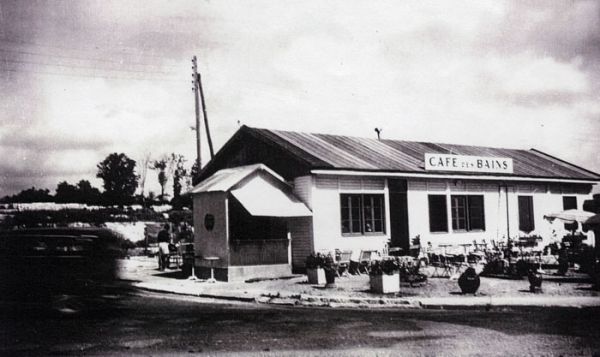 Le café des bains 1960 / Visuel : D.R.