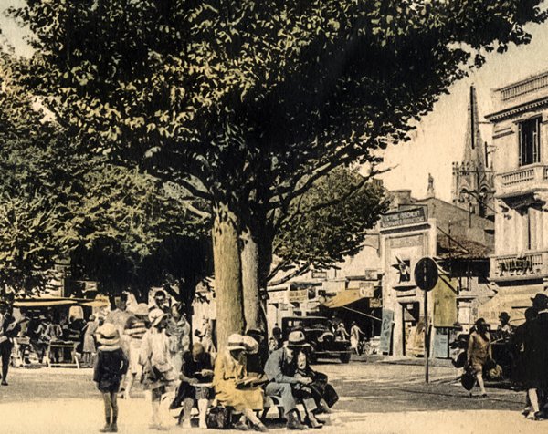 Sur le boulevard Botton se trouve, à droite, au 83, le Paris-Ciné, créé en 1918, avant sa reconstruction par Louis Deleveau en 1932. / Visuel : D.R.