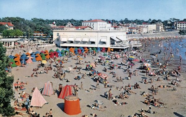 Le Sporting et la plage, années 1950. / Visuel : D.R.