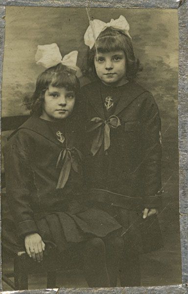 Les jumelles ont 6 ans, elles vont à l'école près de la place de la République à Paris. / Visuel : D.R.