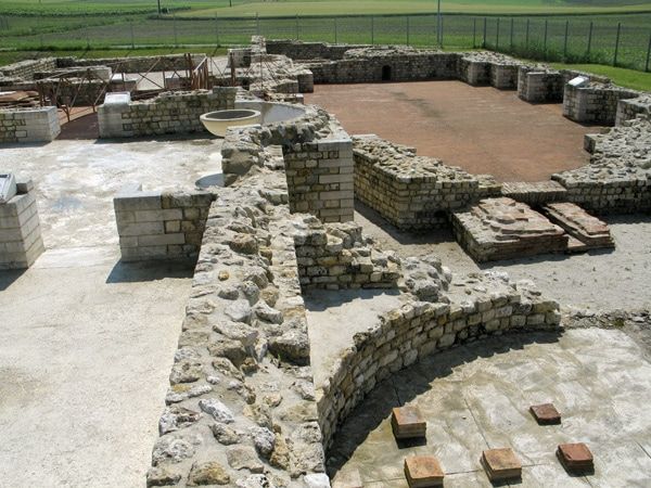 Les thermes sur le site du Fâ à Barzan. / Photo : Assa Barzan et Didier Mauléon (CARA)