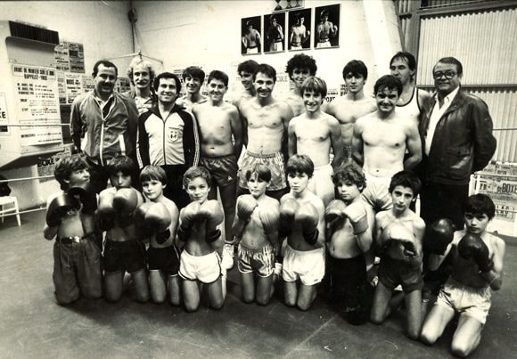 En 1984, de gauche à droite, debouts : Ph. Gaudin, M. Labbé, D. Durand, L. Guerra, Geoffroy, P. Curaudeau, S. Avril, R. Vidal, William, E. Curaudeau, H. Dechelotte, B. Marius, J. Candau. Accroupis : Gaboriaud, C. Arcouet, A. Marius, F. Durand, C. Portier, D. Curaudeau, S. Dical, F. Damour, M. Arcouet. / Coll. D. Durand