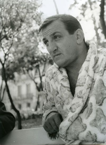 Lino Ventura, à l'hôtel de la résidence de Rohan. / Photo : Henri Marcou