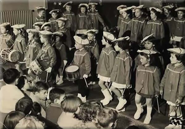 Maternelle La Clairière, fête de fin d'année (1964). / Visuel : D.R.