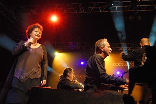 Maurane chante son Prélude de Bach au Violon sur le Sable 2006. / Photo : Didier Mauléon (ARA)