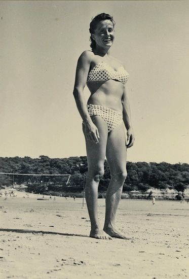 Naïade en tenue de bain : le bikini des années 1950. / Visuel : D.R.