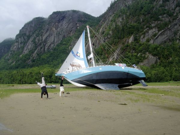 Nos velléités hardies d'exploration du Saguenay ”échouent” au fond de la baie Eternité, mais ne regretterons pas cette escale forcée. / cliché P.L. Bouchet