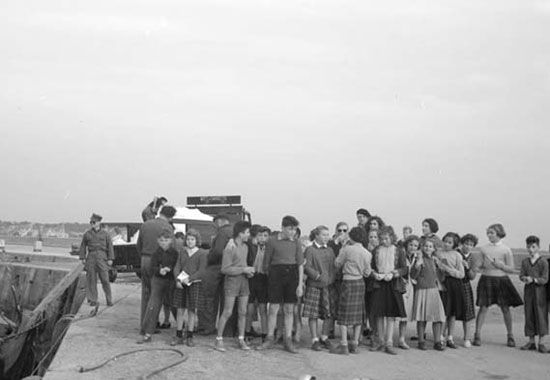 Octobre 53, Royan, élèves de 5è au port / Visuel : D.R.