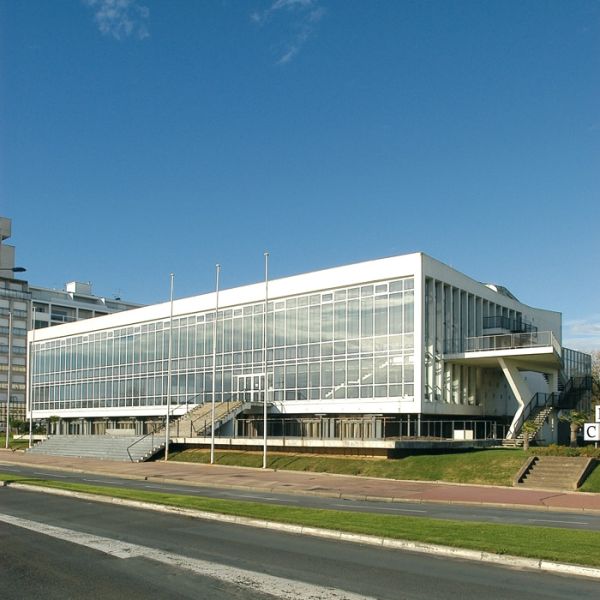 Palais des congrès, en totalité, sauf l'extension des années 1975-1978 (arrêté de l'inscription du 28 février 2011) / Visuel : D.R.