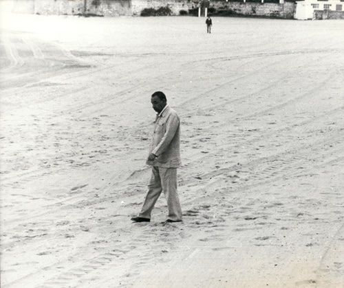 Philippe Noiret à Saint-Palais-sur-Mer lors du tournage du film Noyade Interdite. / Photo : Serge Roy