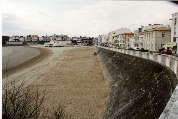 Plage de Pontaillac 2000 / Visuel : D.R.